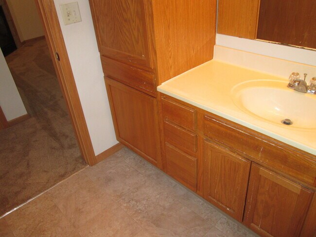 Building Photo - AUGUST 2026!!!  Beautiful 2 Bedroom - 2 Bath Condo in North Liberty