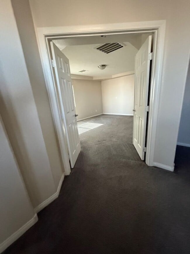 Building Photo - AVAILABLE NOW! Outstanding 3 Story Home!