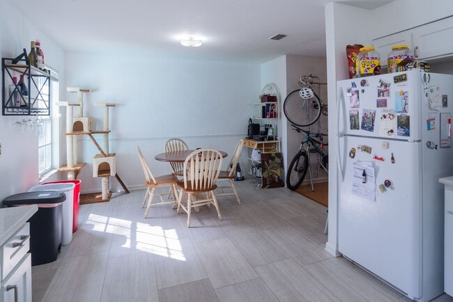 Building Photo - Beautiful House Near Downtown!!!