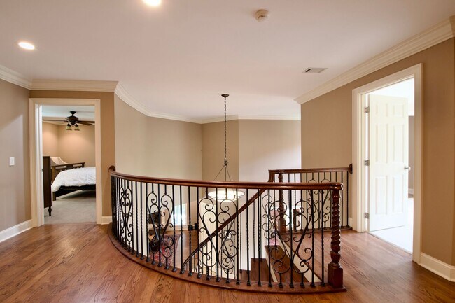 Building Photo - Executive Golf Course Rental in Moores Mil...