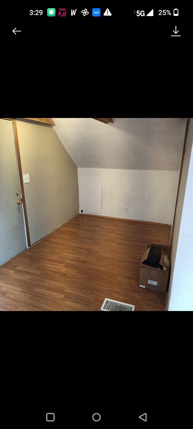 Building Photo - 1440 W Barry Ave