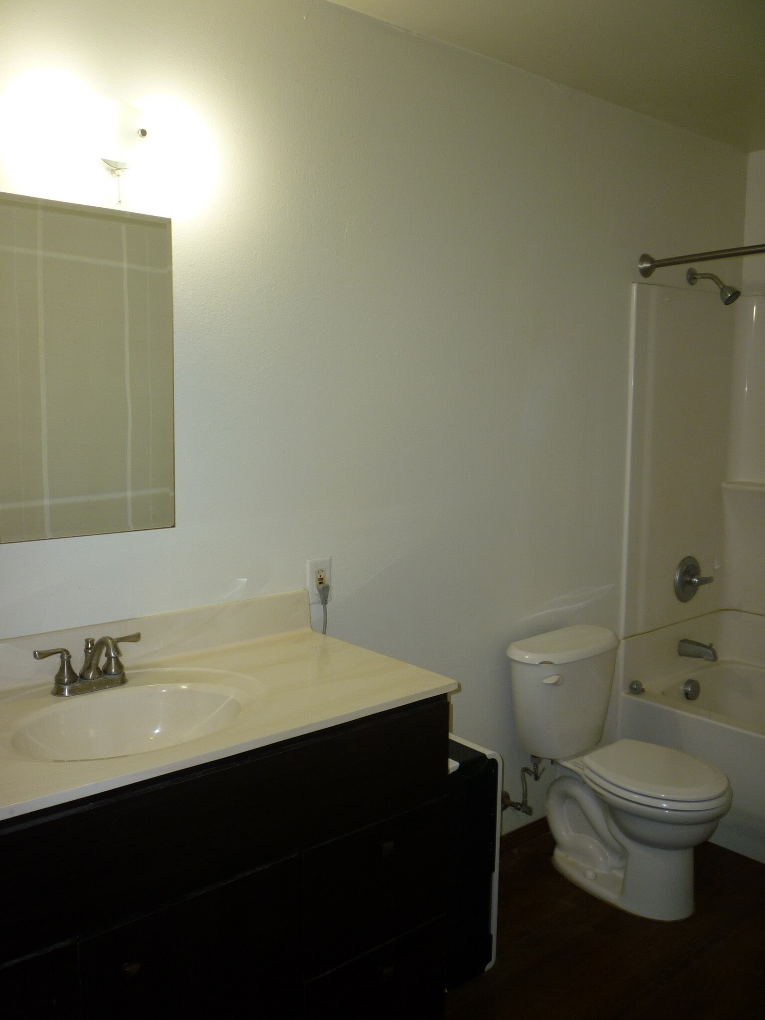 Building Photo - 401 Moasis Dr