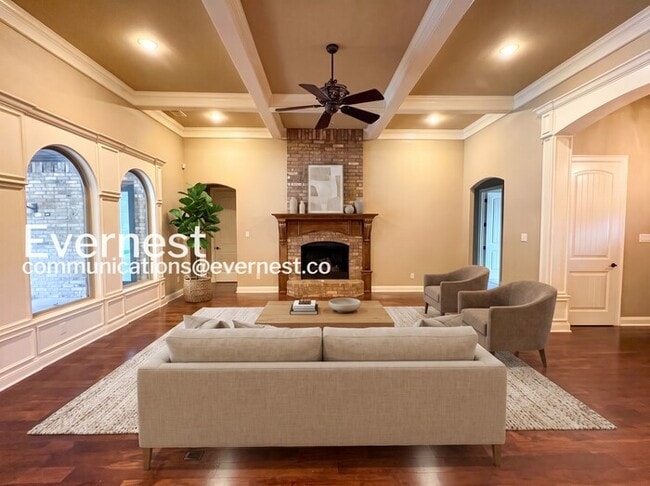 Building Photo - Welcome to this elegant 4-bedroom, 5-bathroom home in desirable Hurricane Lake Estates with Pool ...