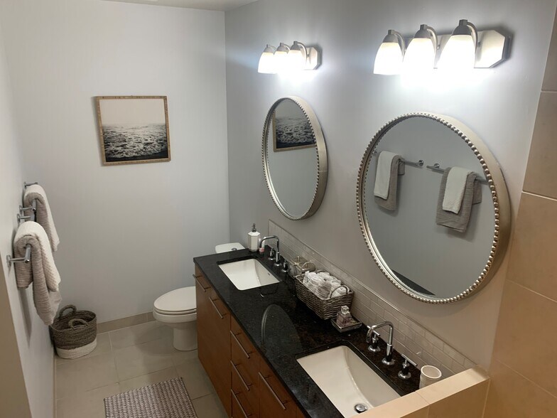 Generous double sinks - 400 4th Ave S
