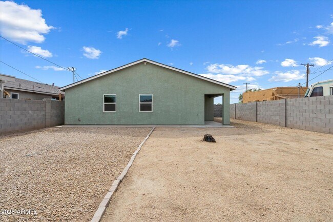 Building Photo - 1217 S 12th Ave