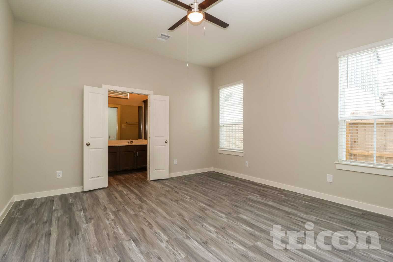 Building Photo - 9835 Willow Creek Commerce Dr