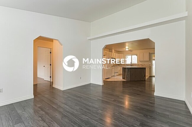 Building Photo - 3 Bedroom Pet-Friendly Home in PUYALLUP, WA with Main Street Renewal