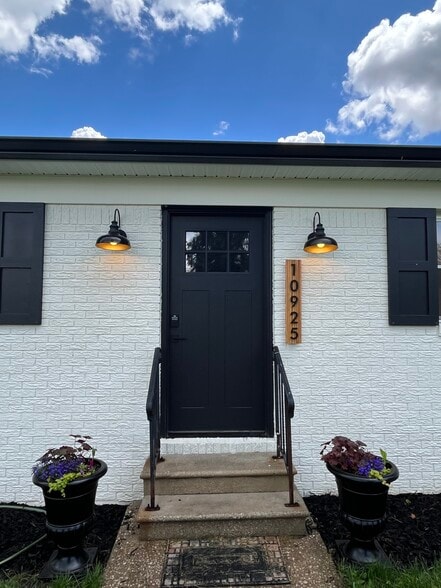 Primary Photo - 10925 Otsego St