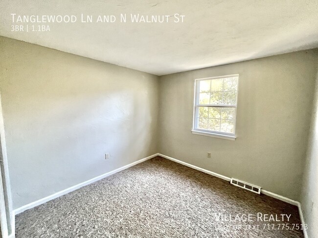 Building Photo - Spacious 3-BR Townhome in Dallastown Schoo...