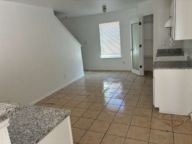 Building Photo - Four Bedroom/ Two and a Half Bed Home Near Brooks City Base