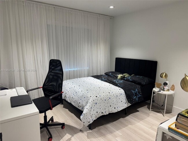 Building Photo - 4943 SW 33rd Way