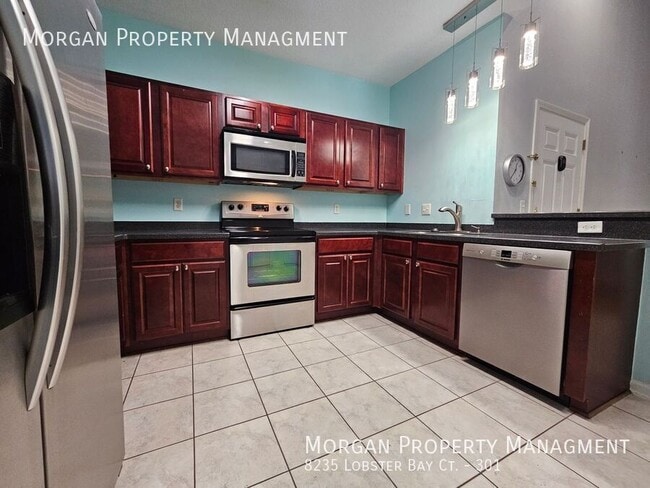 Building Photo - 8235 Lobster Bay Ct