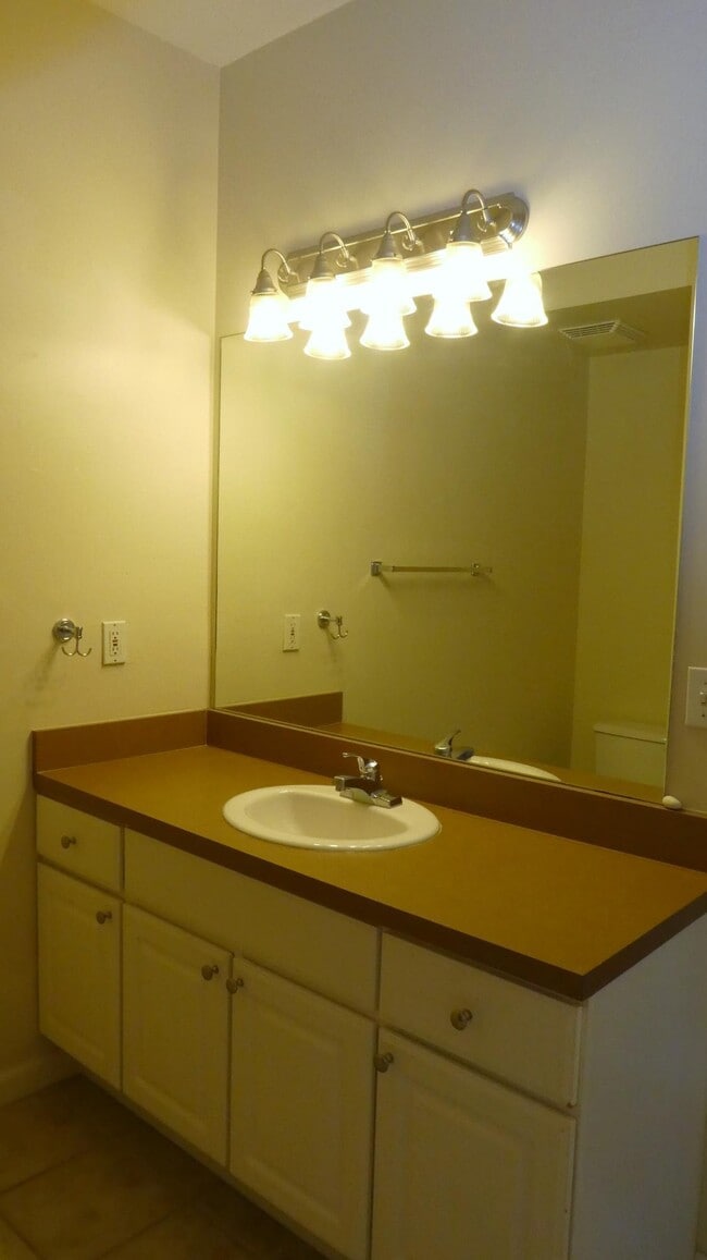 Building Photo - 2038 Alta Meadows Ln