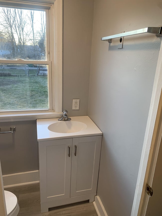 Building Photo - 999 Fairwood Ave