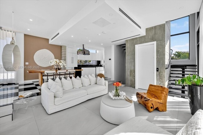 Building Photo - 11 Century Ln