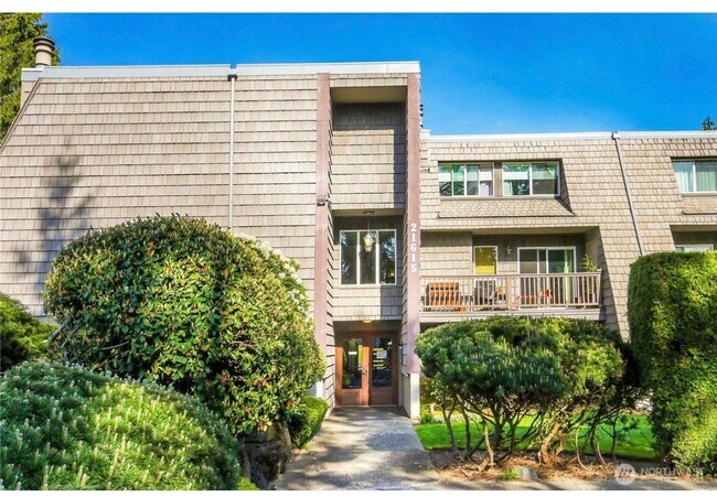 Building Photo - 3 Bed 2 Bathroom Edmonds Condo!