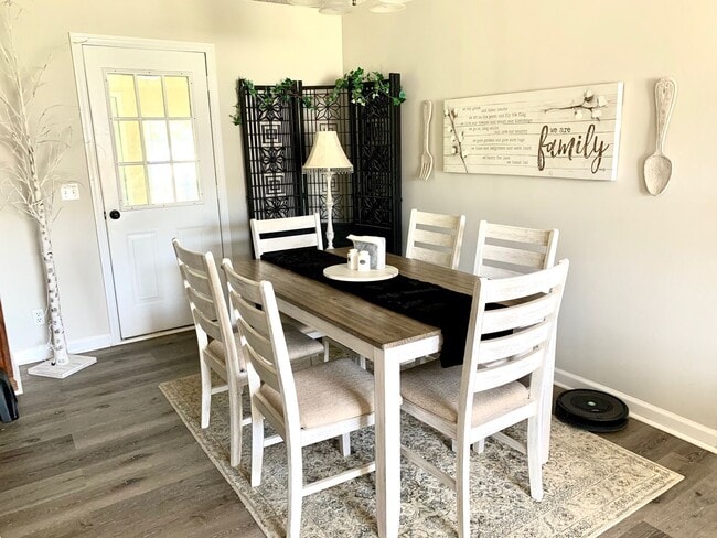 Building Photo - Canova Ct