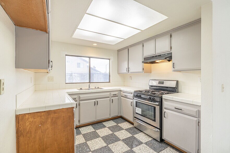 Building Photo - 38659 Angele Trumpet Ct