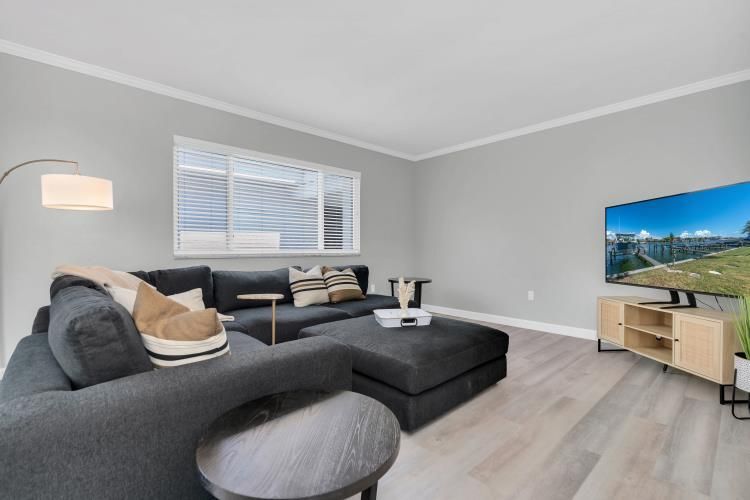 Building Photo - 311 Island Way