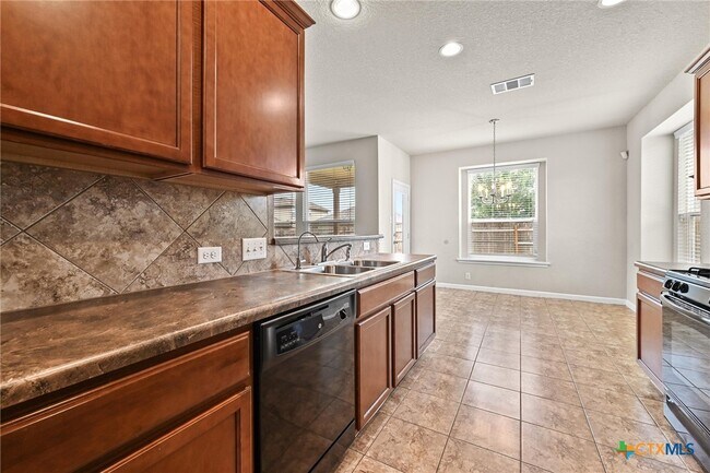 Building Photo - 110 Brazoria Trail