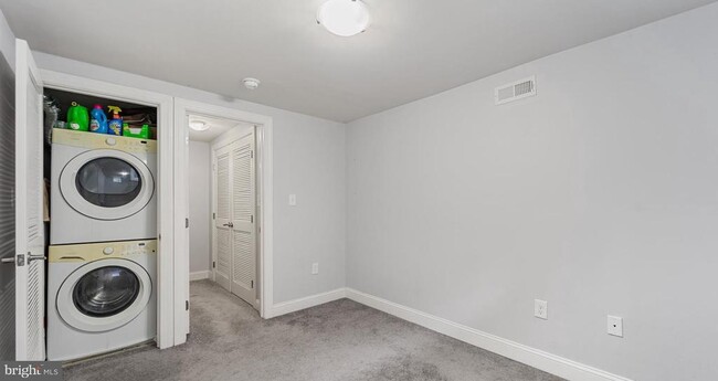 Building Photo - 647 S Belnord Ave