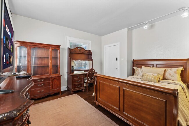 Building Photo - 2509 Whitney St