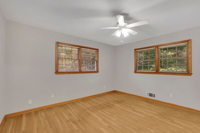 Building Photo - 5055 Cascade Rd