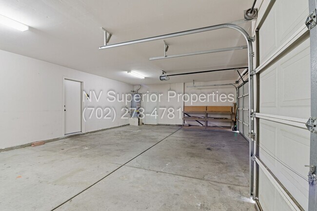 Building Photo - NW!! Single Story!!! 3 Car Garage!!  2 Masters!!! Low Maintenance desert landscape front yard!!  ...