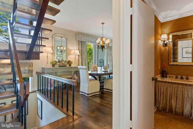 Building Photo - 4 Brettagne