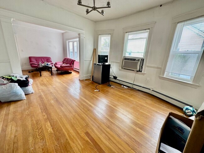 Building Photo - 142 Langdon Ave