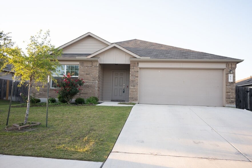 Building Photo - 423 Bluejack Wy