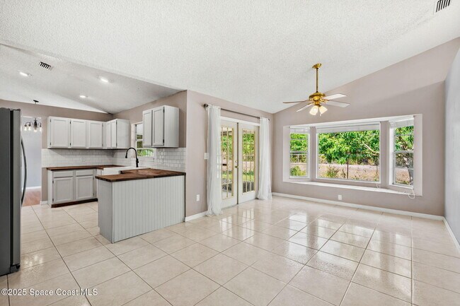 Building Photo - 3390 Floral Palm Blvd