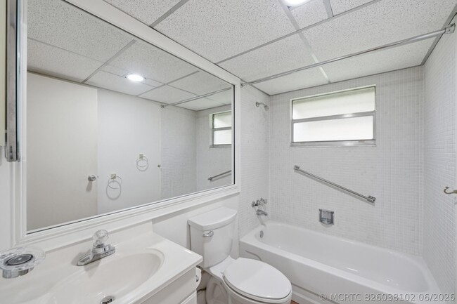 Building Photo - 28 Seville Dr