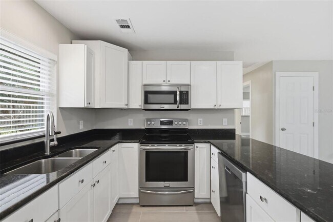 Building Photo - 550 E Minnesota Ave