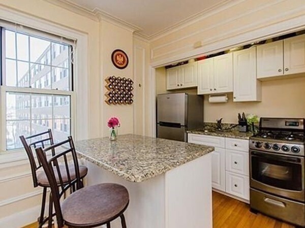 Building Photo - 1450 Beacon St