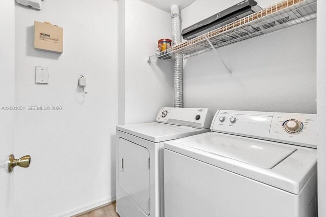 Building Photo - 5554 Metrowest Blvd