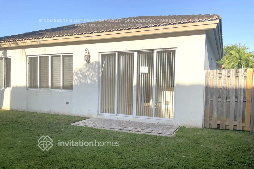 Building Photo - 859 SW 155th Ct