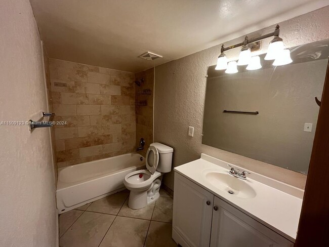 Building Photo - 4017 N University Dr