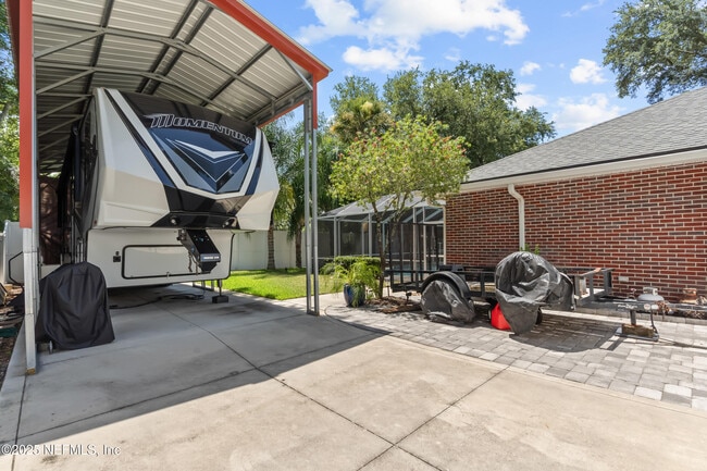 Building Photo - 6656 Rivercrest Dr