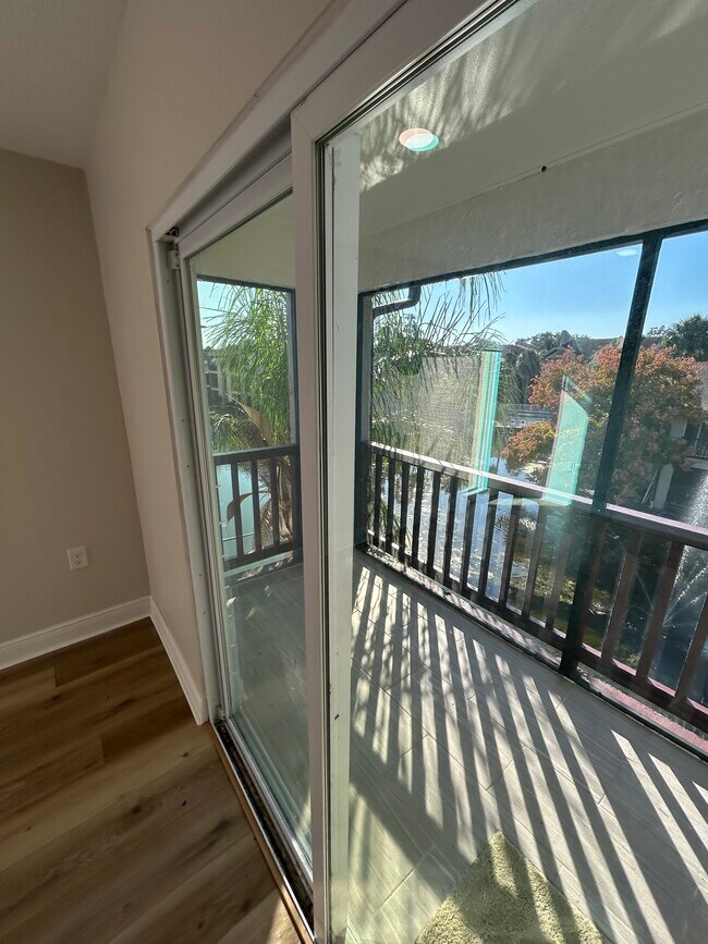 Building Photo - 3848 N Lake Dr