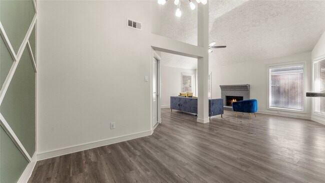 Building Photo - 2107 Charlton House Ln