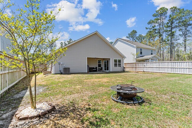 Building Photo - 680 Aurora Pl