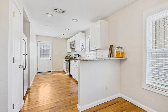 Building Photo - 622 E 27th St