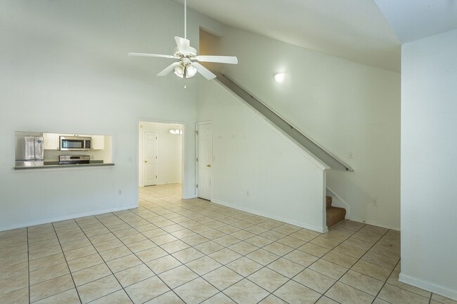 Building Photo - 3 Bedroom 3 Bath Townhouse