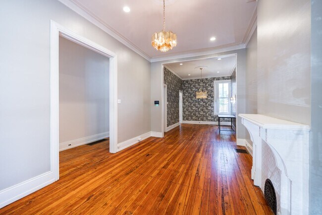 Building Photo - 206 S 43rd St