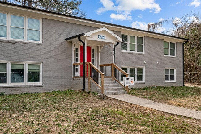 Building Photo - Newly Renovated, Uniquely Yours! Now Leasing 2 bed 1 bath Apartments.