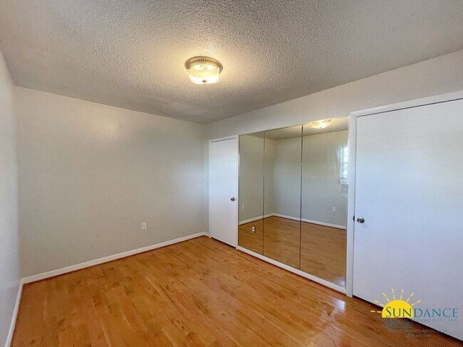 Building Photo - Quaint 2 Bedroom Unit in Fort Walton Beach!