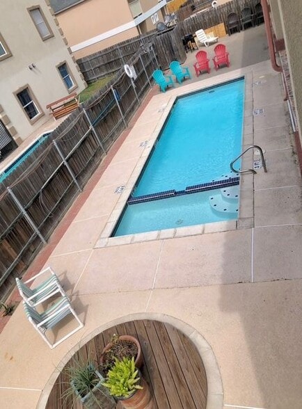 Building Photo - 106 E Campeche St