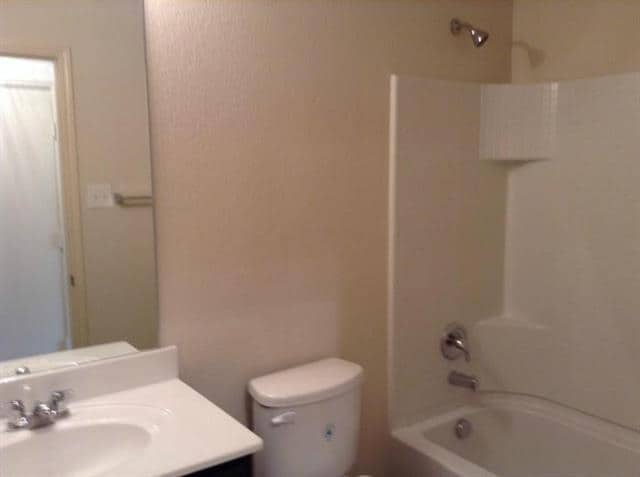 Building Photo - 1413 Raven Dr S