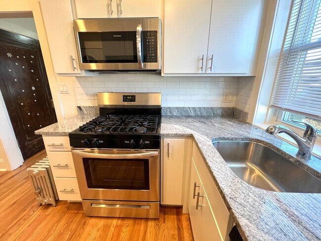 Building Photo - West Ridge Renovated Two Bedroom One Bath